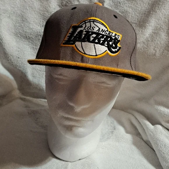 Los Angeles Lakers Hat (Hat1) - Picture 1 of 4